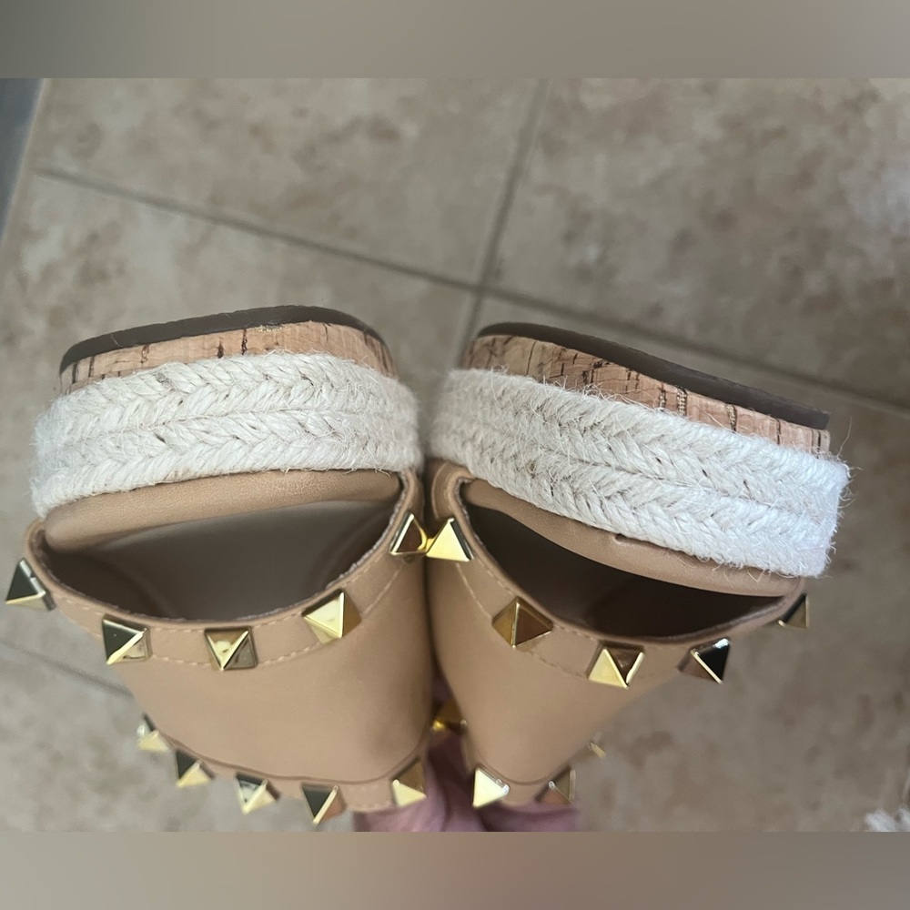 Qupid slip on platform heels New, no box never worn size 6.5 tan - Picture 4 of 5